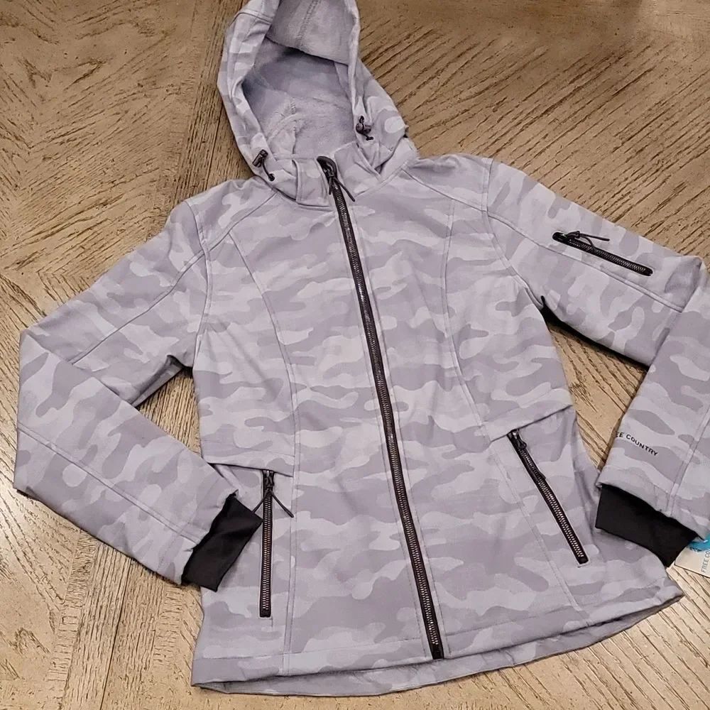 Silver Camo hooded jacket NWT 🤍